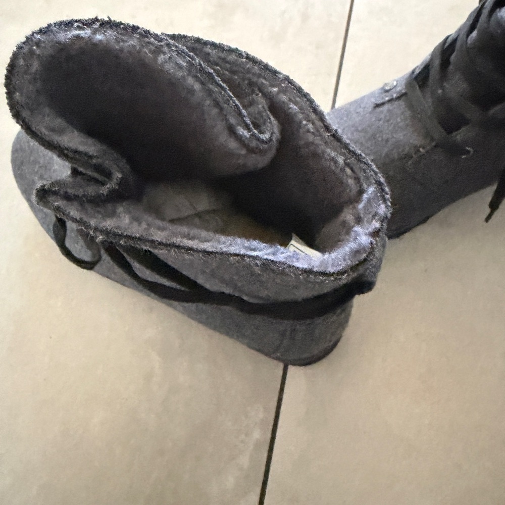 BearPaw Women's Gray Krista wool Boots - Picture 6 of 7